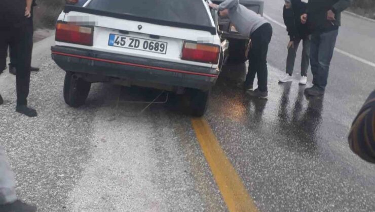 Akhisar’da kamyon ile otomobil kafa kafaya çarpıştı: 1 ölü, 1 yaralı