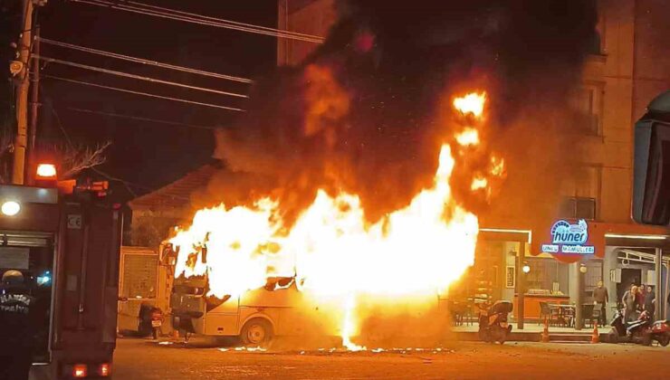 Manisa’da servis otobüsü alev alev yandı