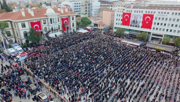 Manisa, ilk kadın başkanına ağladı