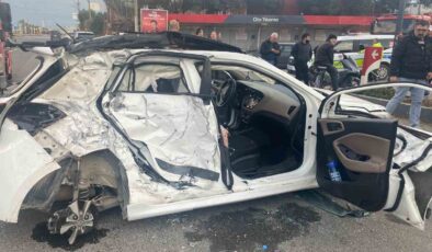 Turgutlu’da yolcu otobüsü ile otomobil çarpıştı: 3 yaralı