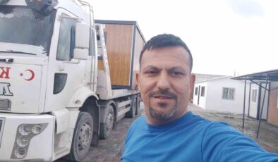 Manisa’da otomobil elektrik direğine çarptı: 1 ölü, 2 yaralı