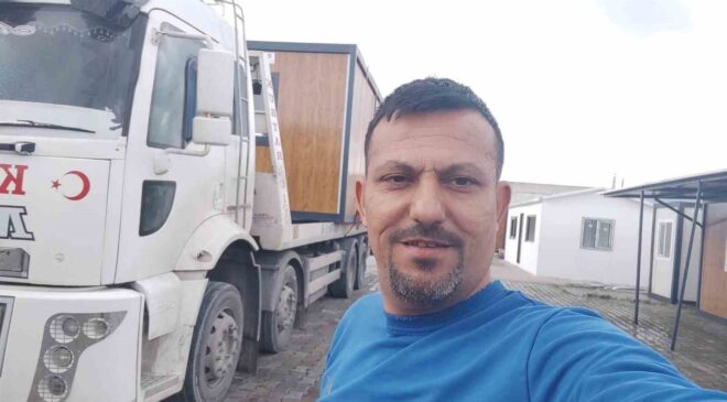 Manisa’da otomobil elektrik direğine çarptı: 1 ölü, 2 yaralı