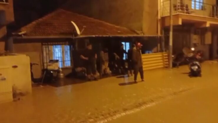 Manisa’da sağanak yağış etkili oldu: Otomobil dereye düştü, elektrikli otomobil alev aldı